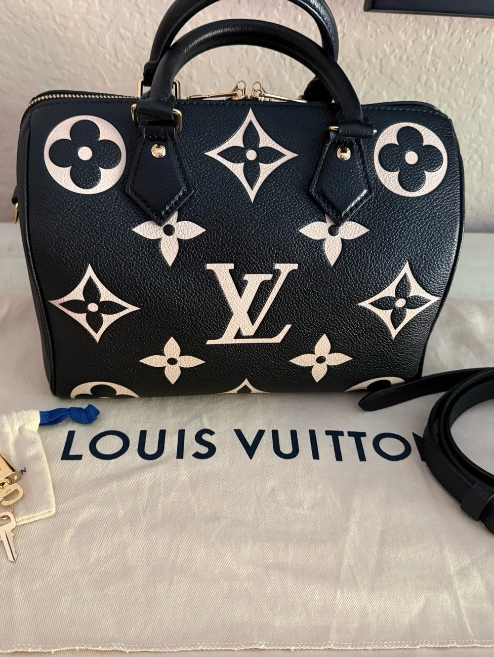 Louis Vuitton Black & Cream Monogram speedy bandouliere 25
